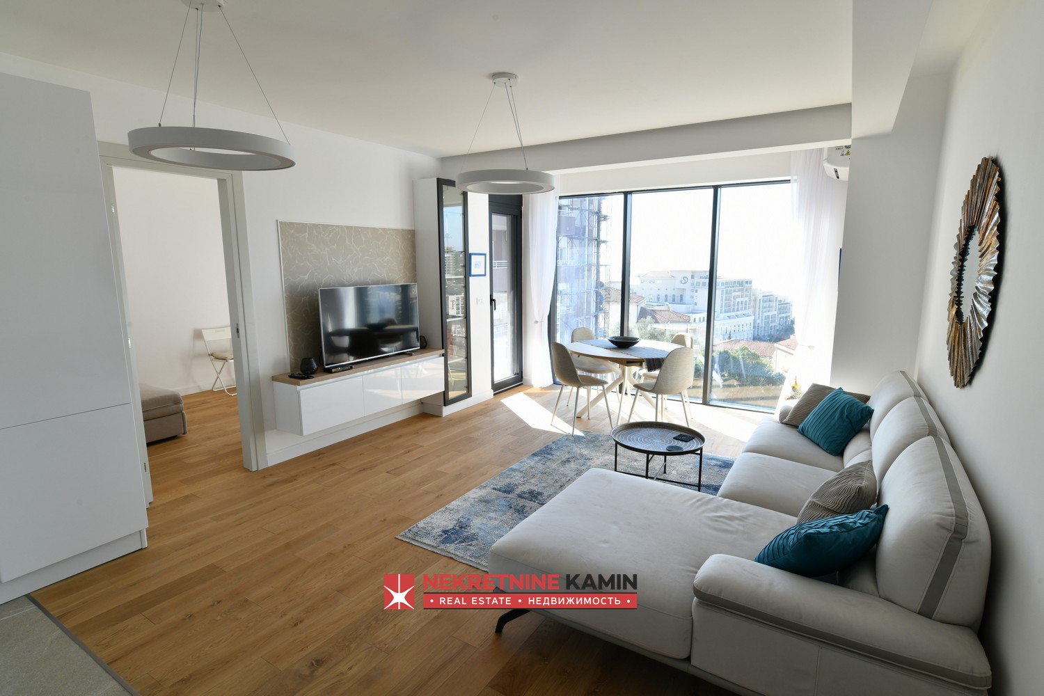 Trosoban stan sa pogledom na more