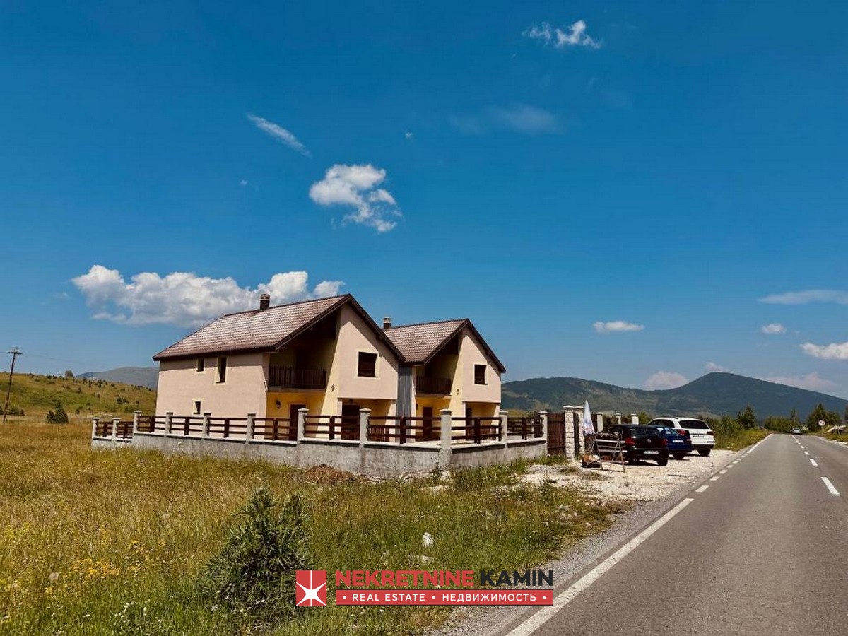 Lijepo opremljene kuće apartmanskog tipa, Žabljak