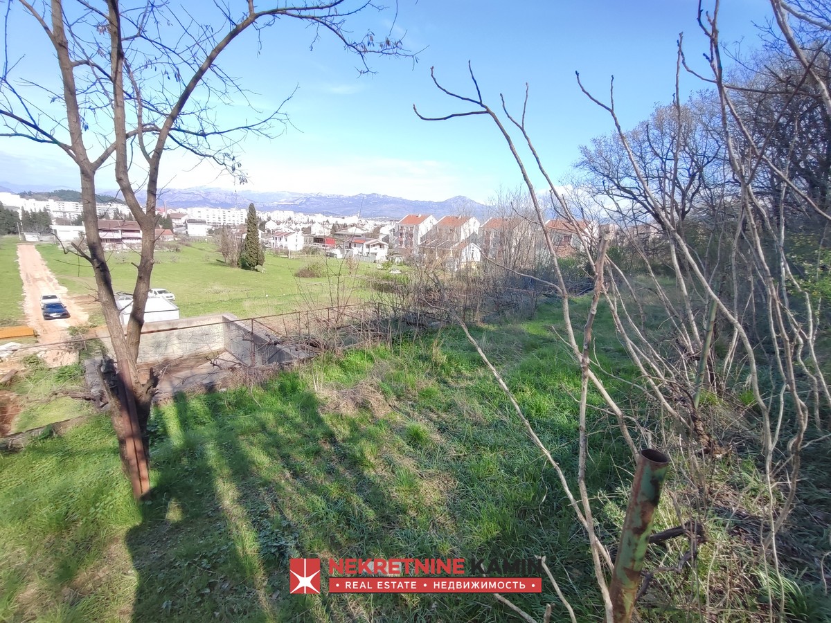 Urbanizovan plac površine 843 m2, Podgorica