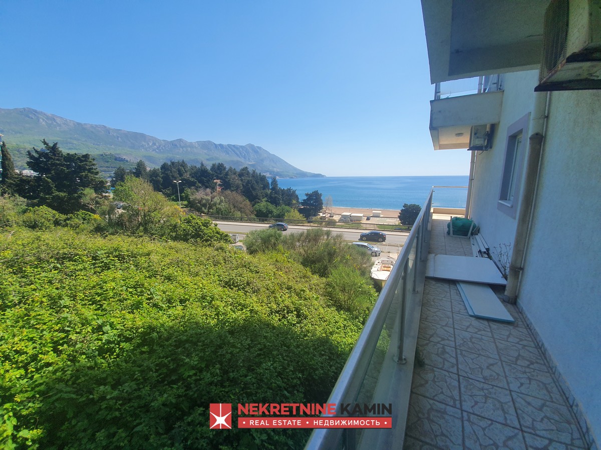 Garsonjera par metara od mora, Bečići