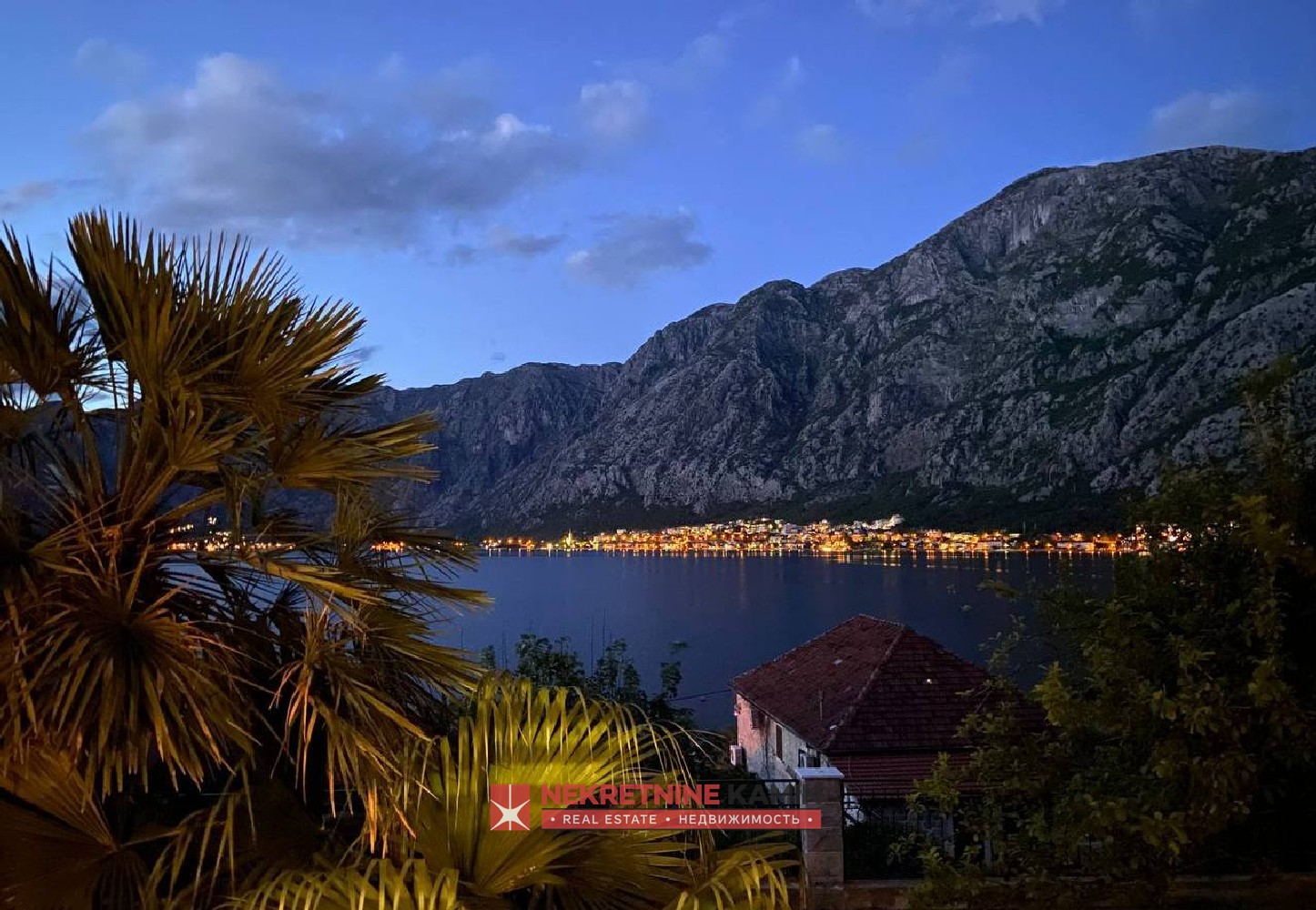 Kuća sa pogledom na more i parkingom