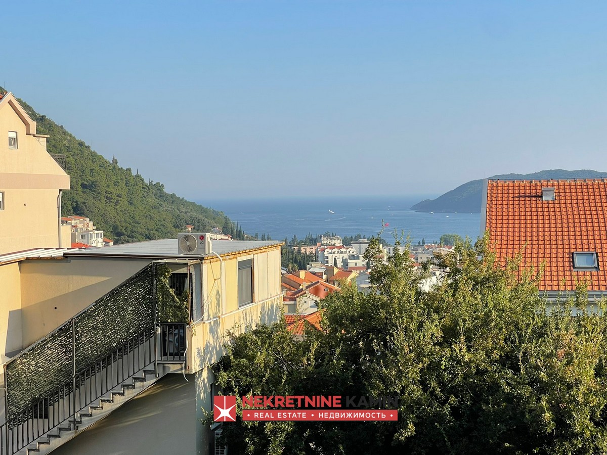 Dvosoban stan s djelimicnim pogledom na more