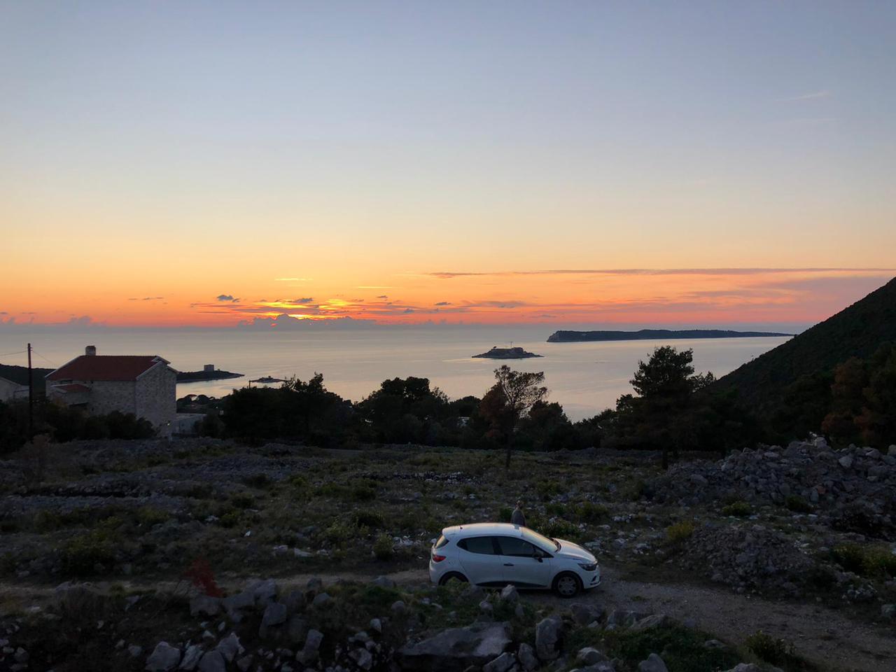 Urbanizovan plac za gradnju 6 vila