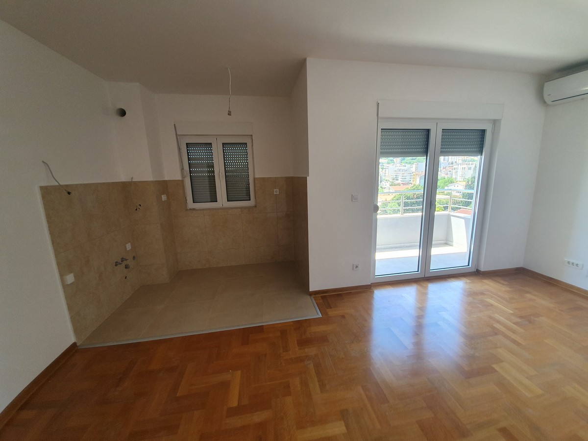 Dvosoban stan u novogradnji, Budva, Rozino