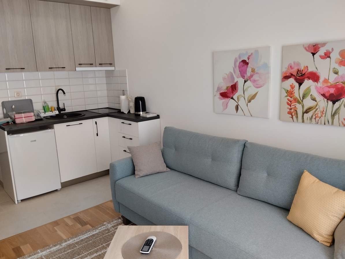  Opremljena garsonjera u novogradnji, Budva