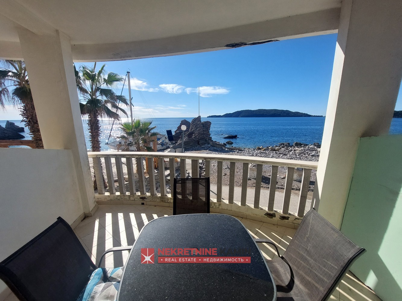 Velika garsonjera na prvoj liniji do mora