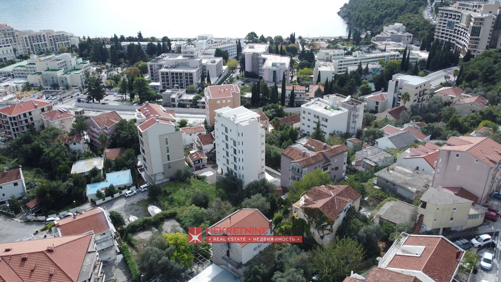 Dvosoban stan sa parkingom i pogledom na more